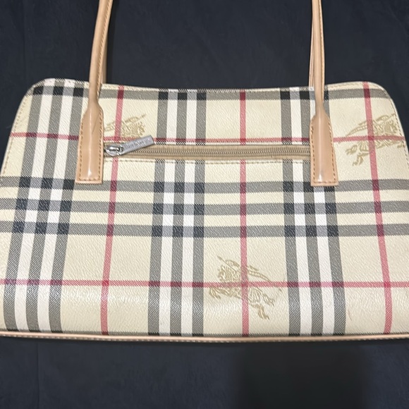 Burberry vintage modern feel. - Picture 4 of 4